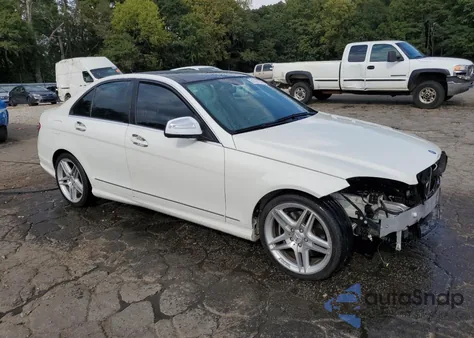 2009 Mercedes-Benz C 350 из США, поврежденный, VIN WDDGF56X69R054089